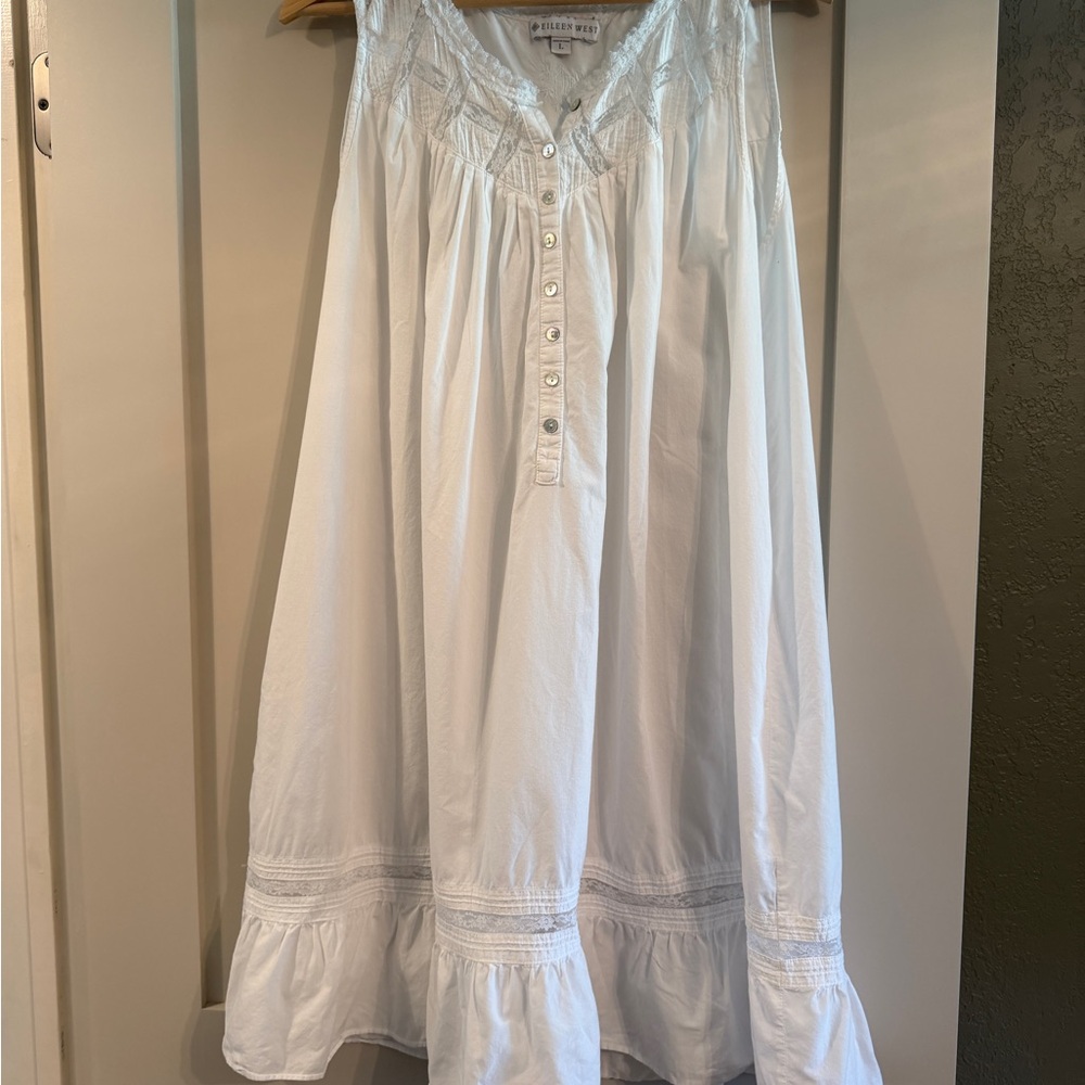 Eileen West White cotton nightgown L